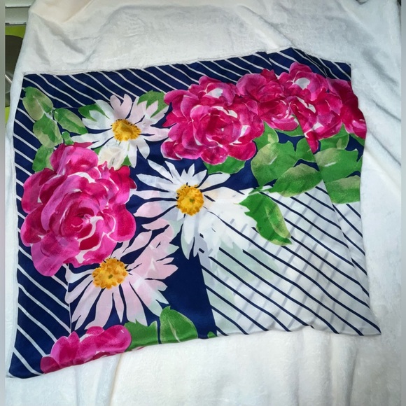 Beautiful Vintage Silk Floral Scarf - Picture 3 of 5